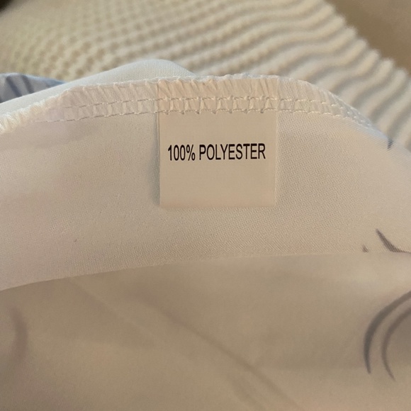 Breezy Blouse With Stand Up Collar - Picture 4 of 8